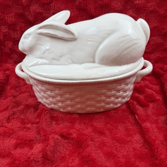 Bordallo Pinheiro Other - Bordallo Pinheiro White Rabbit Tureen Basketweave Ceramic Serving Dish Portugal